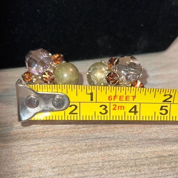 Vogue Cluster Stone Bead Clip Earrings 1” Gold Tone Crystal - Picture 4 of 6
